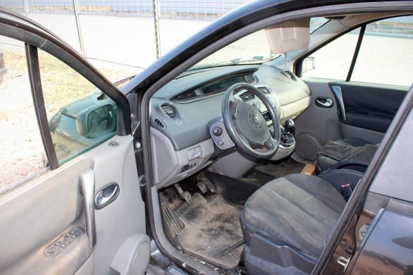 Renault Scenic II 2005 1.9DCI F9Q812 Minivan [B]