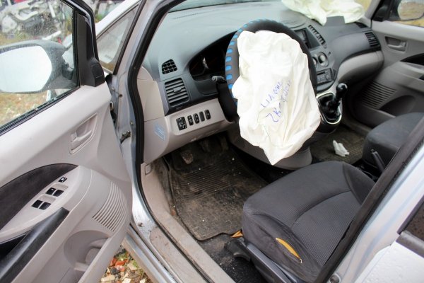 _Klapa bagażnika tył Mitsubishi Grandis 2005 Van