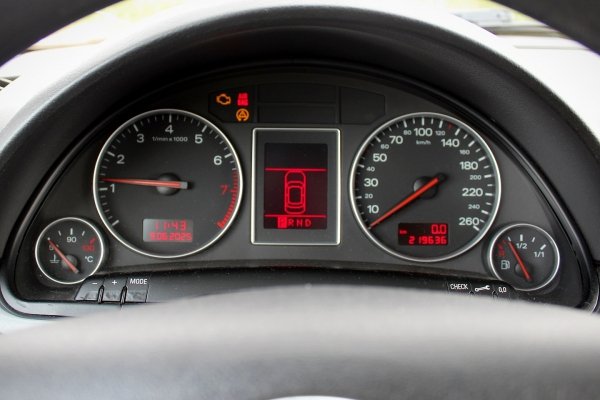 Konsola Audi A4 B6 2001 2.0i ALT Sedan