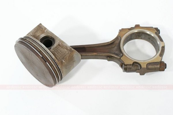 Tłok korbowód Nissan Primera P11 1996-2002 2.0 16V