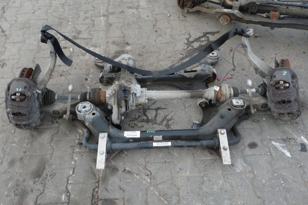 Zwrotnica przód lewa VW Touareg 7P 2012 3.0TSI V6 Hybrid