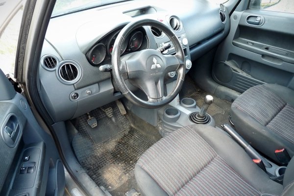 Zamek drzwi przód prawy Mitsubishi Colt VI Z30 2007 Hatchback 5-drzwi