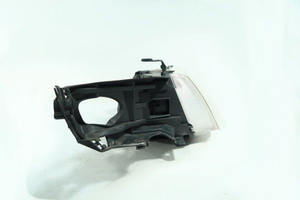 Reflektor prawy Saab 9-5 YS3E 2003