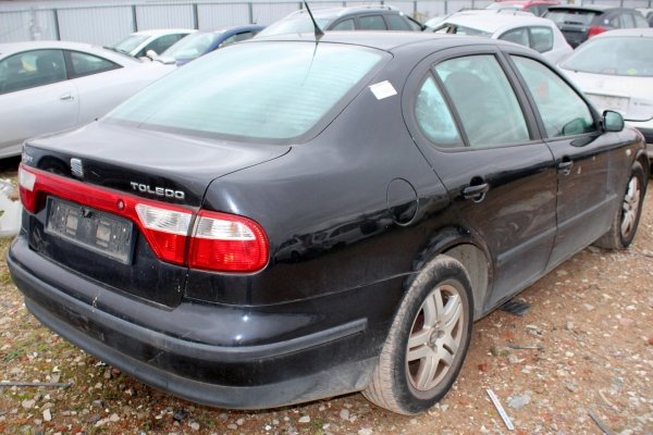 Zderzak przód Seat Toledo II 2003 Sedan (LC9Z)