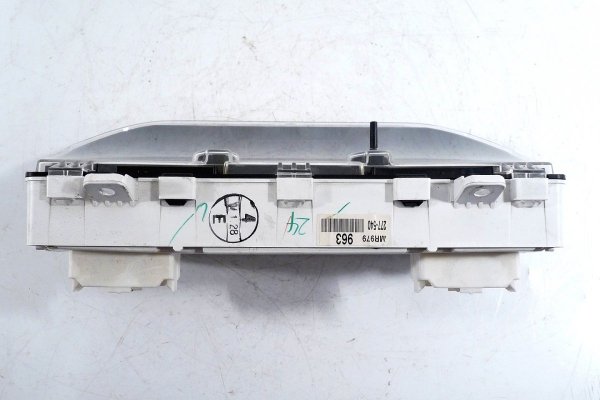 Licznik zegary Mitsubishi Outlander 2004 2.4i 16V