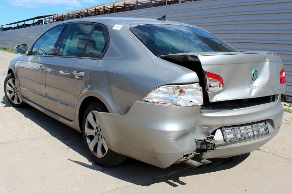 Zamek drzwi przód prawy Skoda Superb 3T 2011 1.6TDI CAYC Liftback