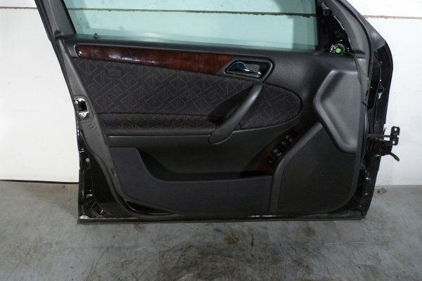 _Drzwi przód lewe Mercedes C-klasa W203 Lift 2004 Sedan (kod lakieru: 197)