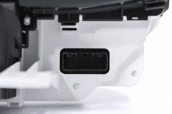 Licznik zegary Toyota Yaris II Lift 2009-2011 1.0VVTI 1.3VVTI