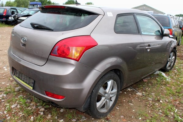 Kia Ceed I ED 2009 1.6i G4FC Hatchback 3-drzwi [A]
