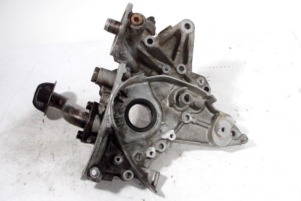 Pompa oleju Mitsubishi Carisma 1995-1999 1.6i 16V
