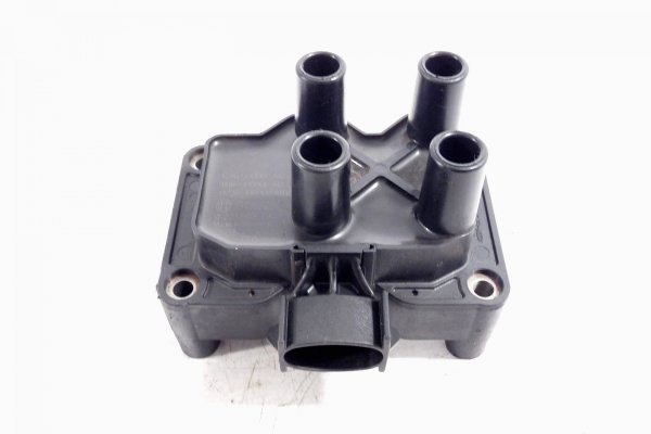Cewka zapłonowa Ford Fiesta MK6 Lift 2007 1.3i Hatchback 5-drzwi 