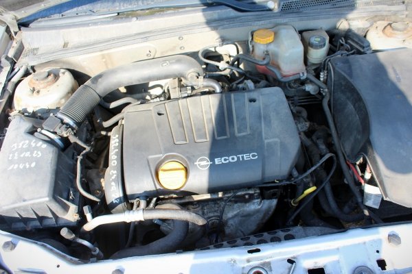 Zwrotnica przód prawa Opel Vectra C 2005 Lift 1.8i 16V  Sedan