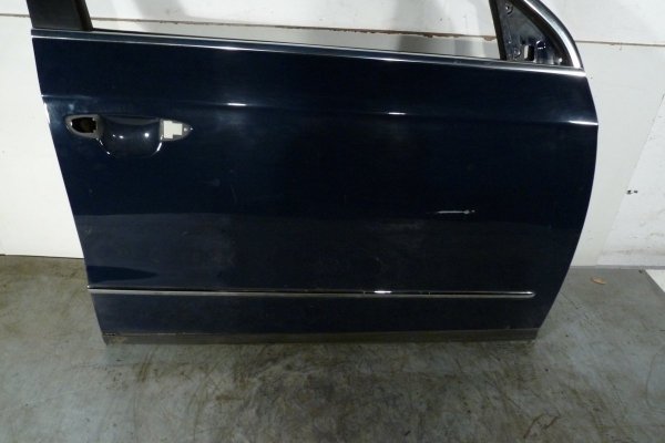 _Drzwi przód prawe VW Passat B6 2009 2.0TDI CBAB Kombi (Kod lakieru: LA5E)