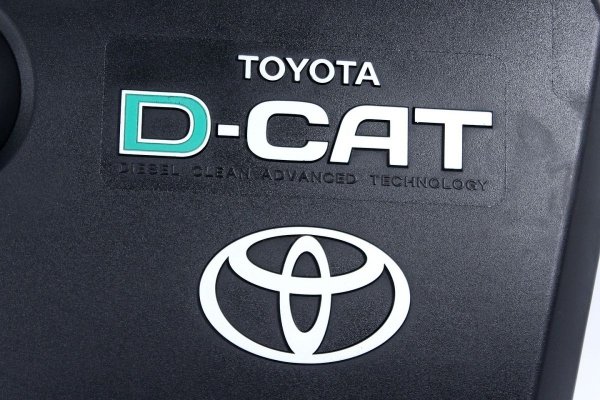 Pokrywa osłona na silnik Toyota Avensis T25 2003-2008 2.2 D-CAT 