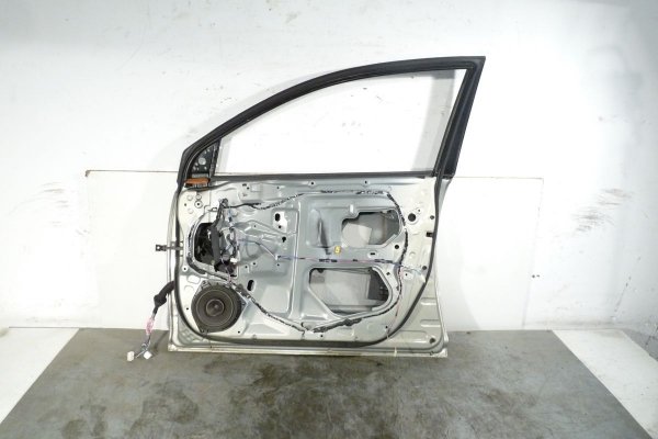 Drzwi przód prawe Toyota Avensis T25 2004  Liftback 