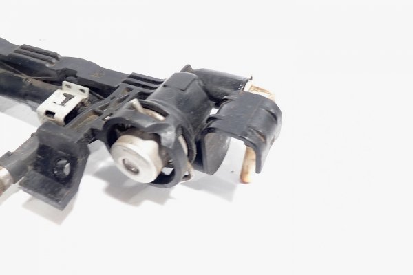 Listwa wtryskowa Ford Fiesta MK7 2009 1.25i Hatchback 3-drzwi