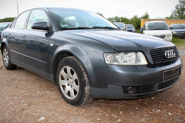 Konsola Audi A4 B6 2001 2.0i ALT Sedan