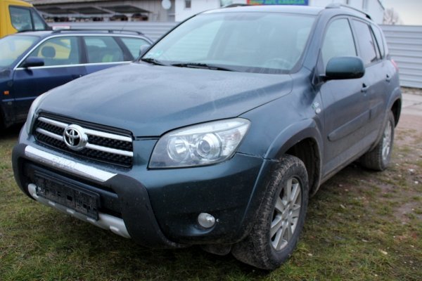 Zwrotnica przód prawa Toyota Rav4 III XA30 2006 2.2D-CAT 2AD-FHV Suv 5-drzwi 