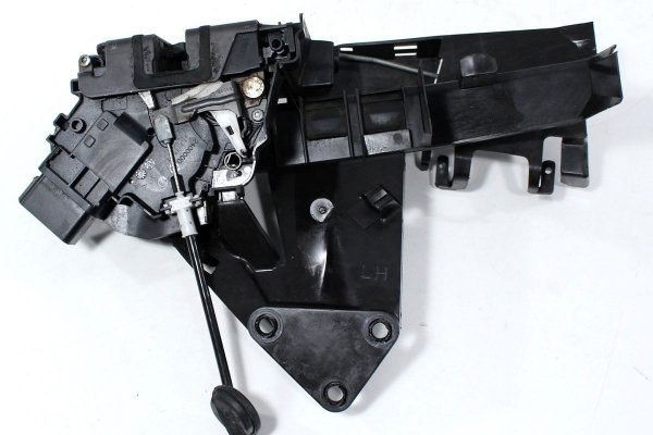_Zamek drzwi przód lewy Ford Focus MK2 2004-2007 Kombi 6-PIN
