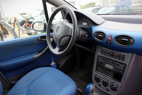 Drzwi Przód Lewe Mercedes A-klasa W168 2003 1.6i Hatchback 5-drzwi [wersja long] (gołe drzwi bez osprzętu, korozja)