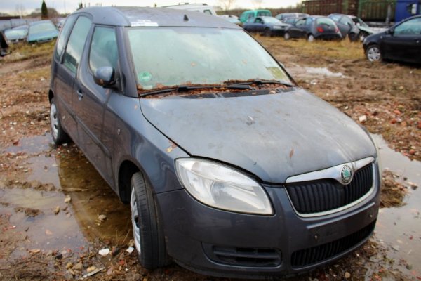 _Błotnik przód lewy Skoda Roomster 5J 2007 (2006-2010) (kod lakieru: LF8J)