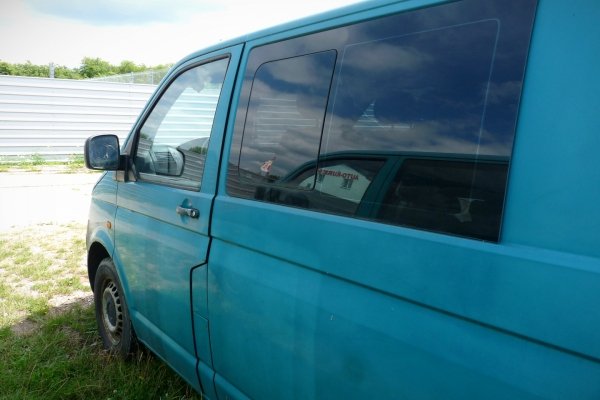 Szyba drzwi przód lewa VW Transporter T5 2005 Bus 