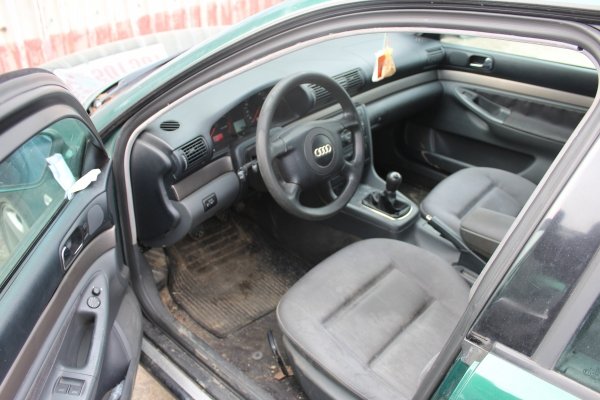 Audi A4 B5 2000 1.8i AVV Sedan