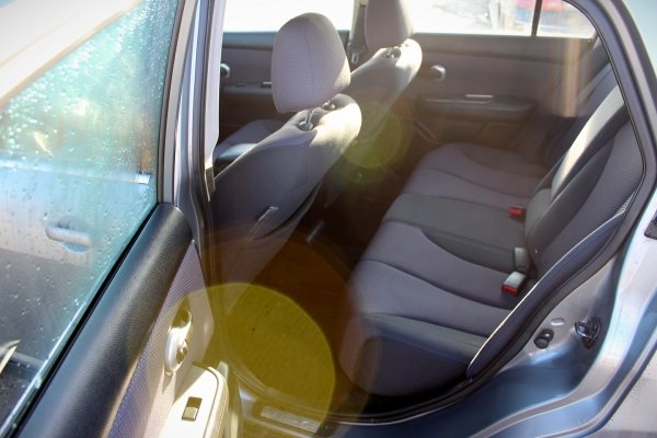 Zwrotnica przód prawa Nissan Tiida C11 2007 1.8i MR18 Sedan 