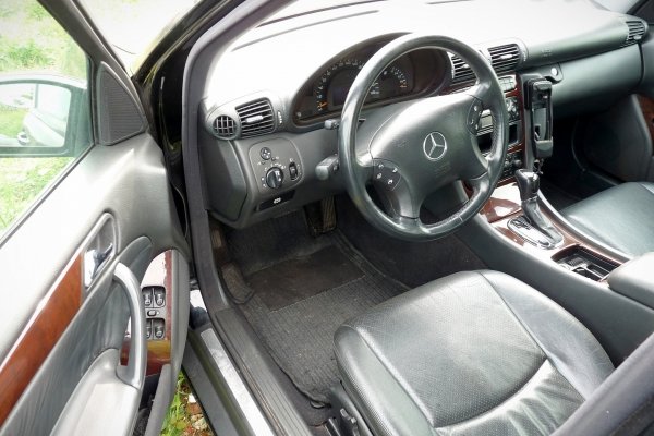 Reflektor prawy Mercedes C-Klasa W203 2002 Kombi 