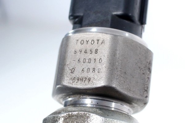 Listwa wtryskowa Toyota Avensis T25 2003-2008 2.2D-CAT