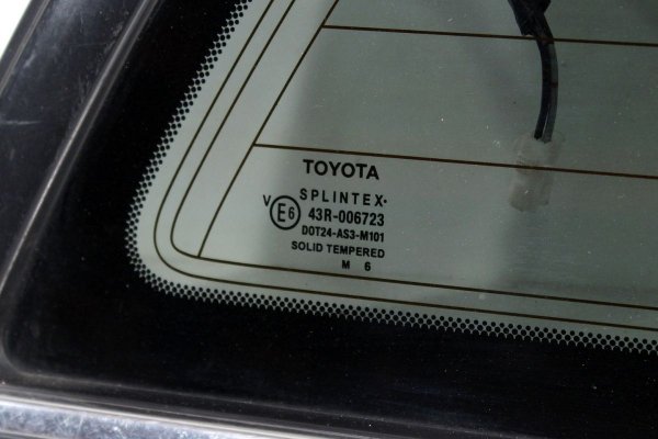 Szyba karoseryjna prawa Toyota Avensis T25 2007 Kombi