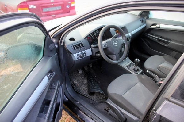 Fotel lewy kierowcy Opel Astra H 2005 Hatchback 5-drzwi 