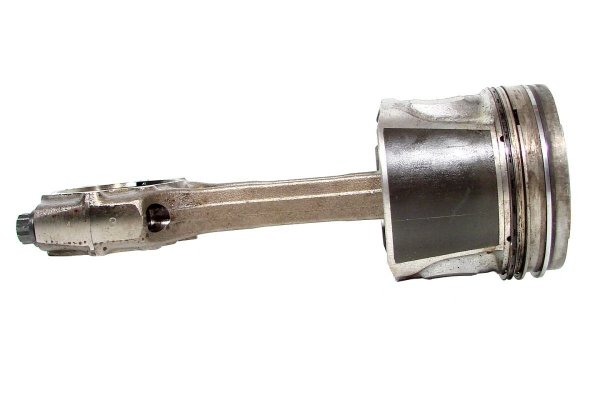 Tłok korbowód Toyota Corolla E11 1997-2002 2.0D4D
