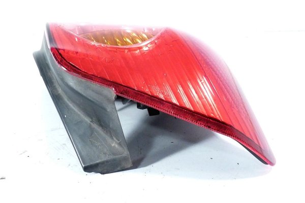 _Lampa tył lewa Toyota Avensis T25 2003-2006 Liftback