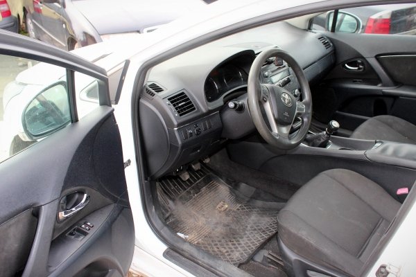 Zamek drzwi przód prawy Toyota Avensis T27 2009 Sedan