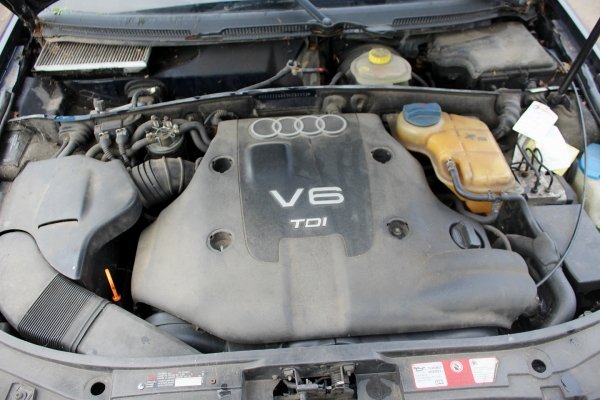 Zderzak przód Audi A6 C5 2000 Kombi