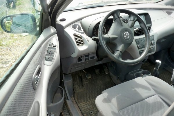 Maska Nissan Almera Tino 2005 Minivan (kod lakieru: BW9)
