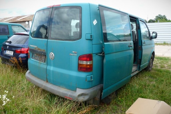Szyba drzwi tył skrzydełkowych lewa VW Transporter T5 2005 Bus