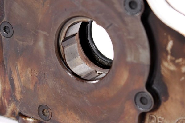Pompa oleju VW Golf IV 1J 1997-2003 1.4i 16V