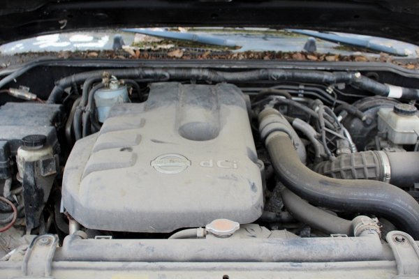Zwrotnica przód lewa Nissan Navara D40 2007 2.5DCI YD25 Pickup 