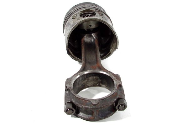 Tłok korbowód Mitsubishi L300 1986-1998 2.5D 4D65