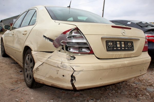 Zamek drzwi tył lewy Mercedes E-klasa W211 2002 Sedan 