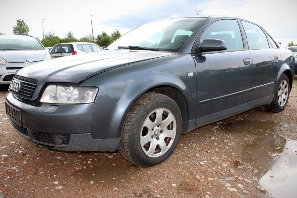 Konsola Audi A4 B6 2001 2.0i ALT Sedan