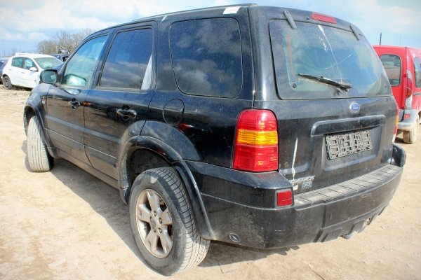 Wahacz tył prawy wleczony Ford Maverick 2006 2.3i Terenowy