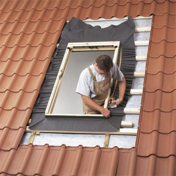 Eindeckrahmen Velux EW 0000 für Austauschfenster, Dacheindeckung hochprofiliert, Aluminium, für profilierten Eindeckmaterialien von 1,5 bis 12 cm Höhe