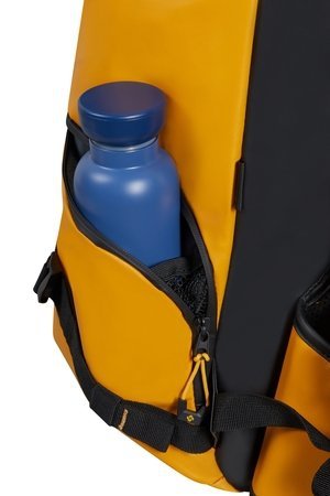 Plecak posiada kieszenie boczne na butelki