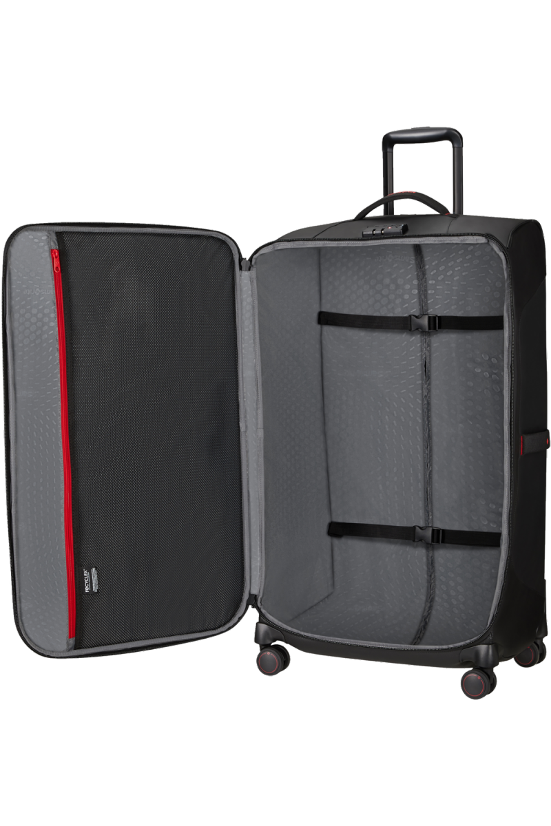 Torba/ walizka wewnątrz posiada jedną dużą komore do pakowania, pasy spinające ubrania, w pokrywie jenną kieszeń zamykaną na suwak