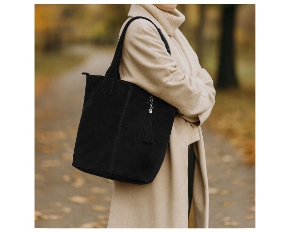 Skórzana torba damska włoska torebka miejska Solome Carvela czarna zamszowa z modelką