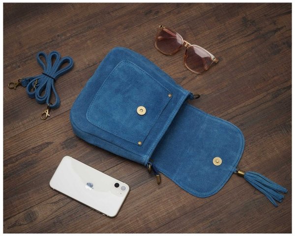 Damska skórzana zamszowa torebka listonoszka Solome Navia niebieska plener 1