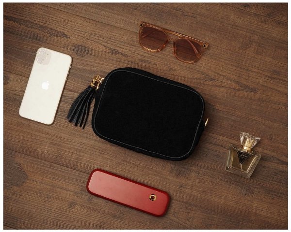 Damska skórzana torebka wizytowa listonoszka Solome Madeira czarna zamszowa plener